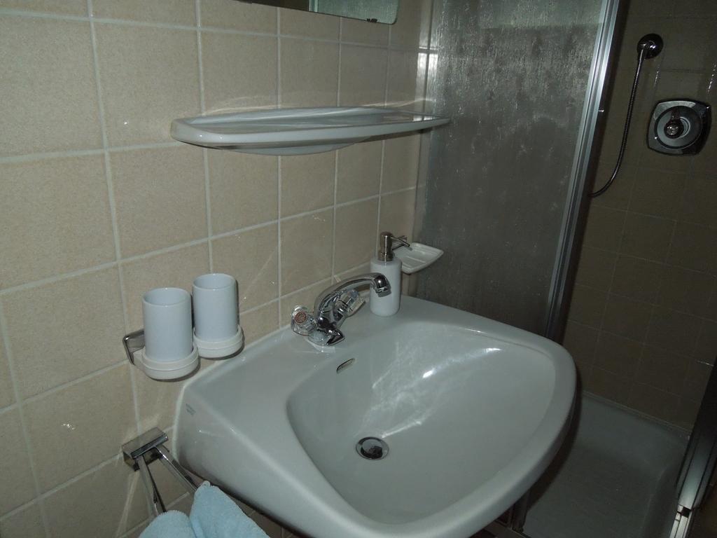Haus Bergkranz Bed and Breakfast Lermoos Δωμάτιο φωτογραφία